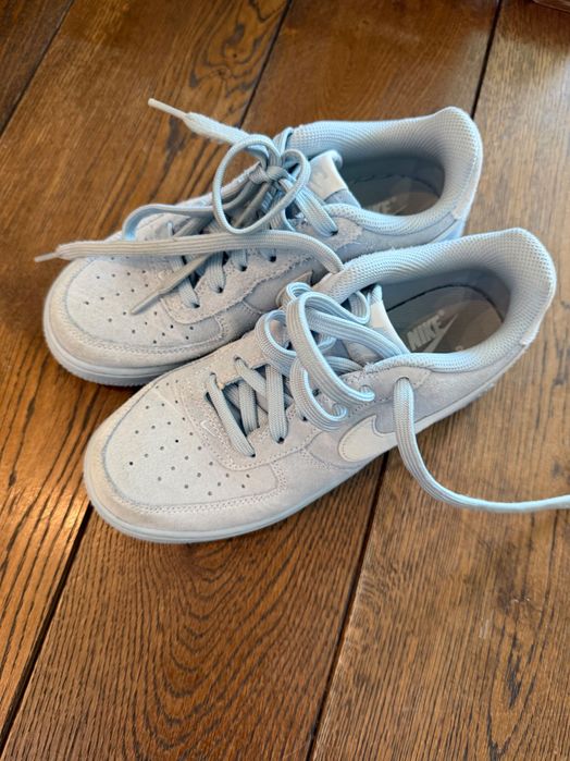 Оригинальные кроссовки Nike, р. 36, практически новые