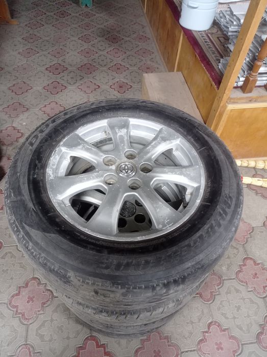 Продам диски с резиной  от  Камри 30