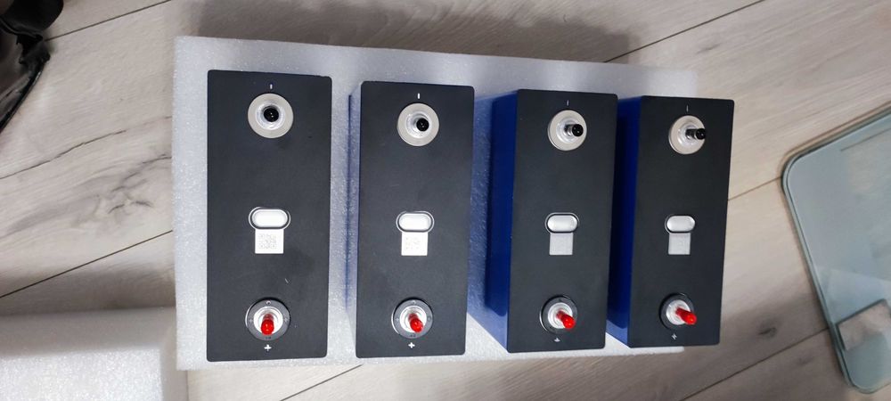 4 Celule LiFePO4 360Ah / 1.152Kw / 3.2v Clasa A cu 10.000 de cicluri de încărcare/descărcare