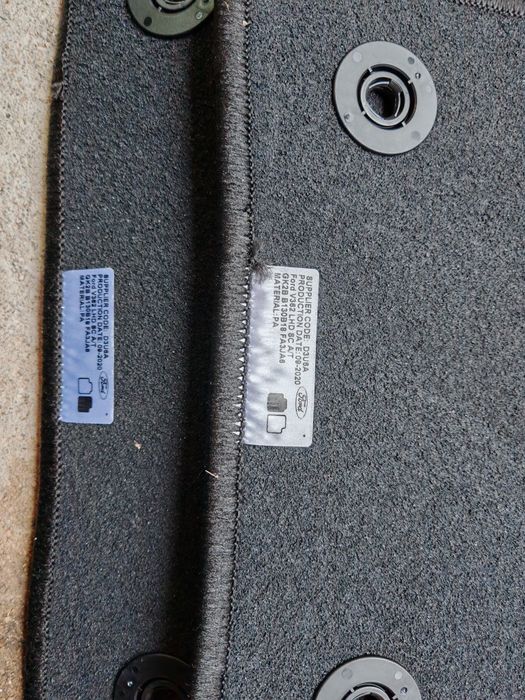 Продавам оригинални  стелки за Ford Transit Custom