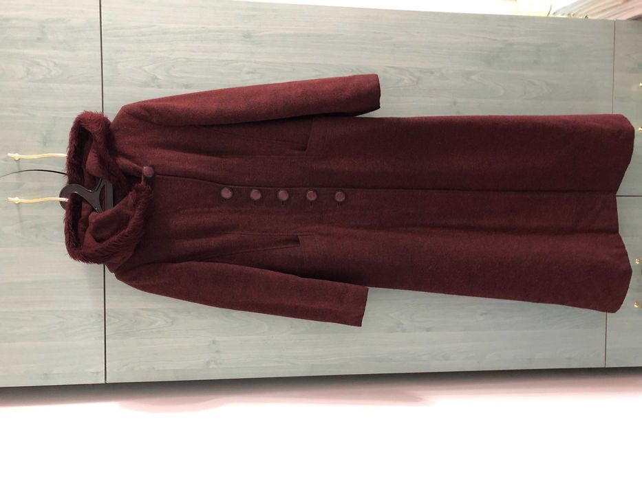 Haina dama din stofa visinie, eleganta, cu gluga, marimea 42 + Cadou