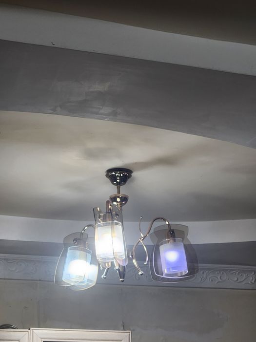 Люстралар сотилади