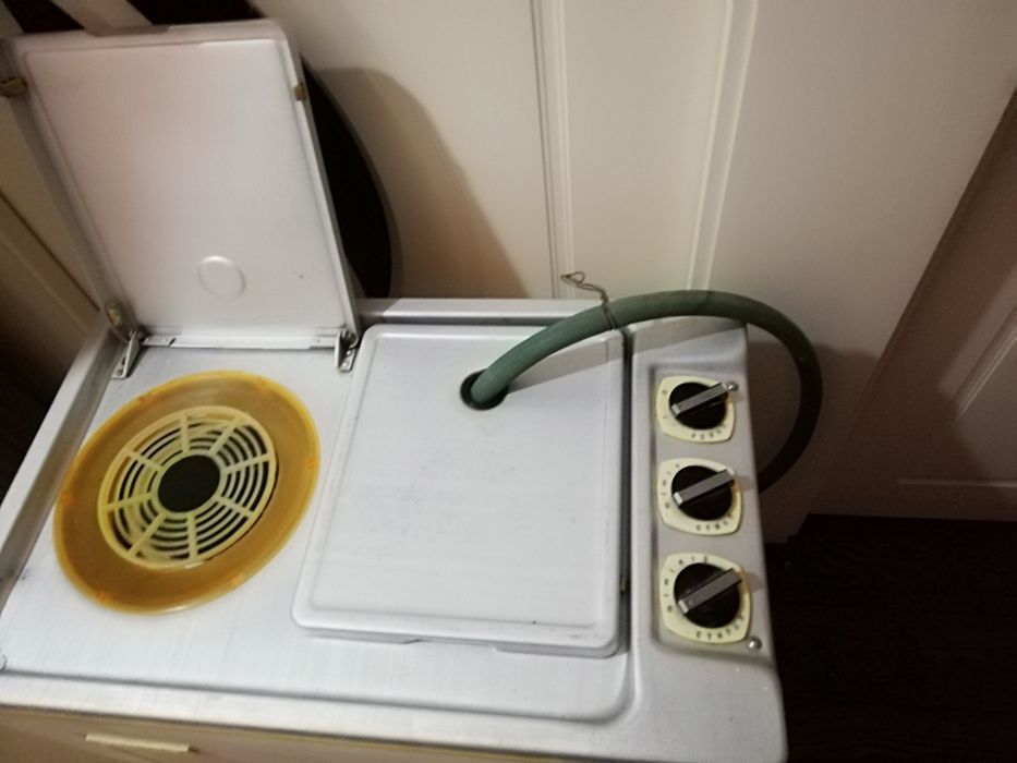 Продаётся стиральная машинка с центрифугой "Чайка"