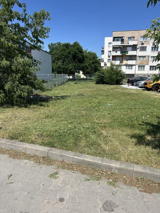 Косене на трева и почистване на дворове и кастрене на дървета