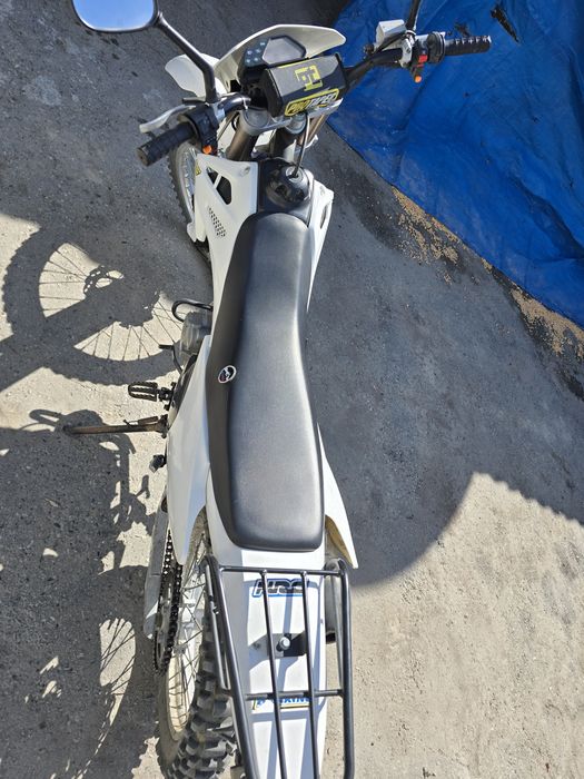 Мотоцикл эндуро спорт.