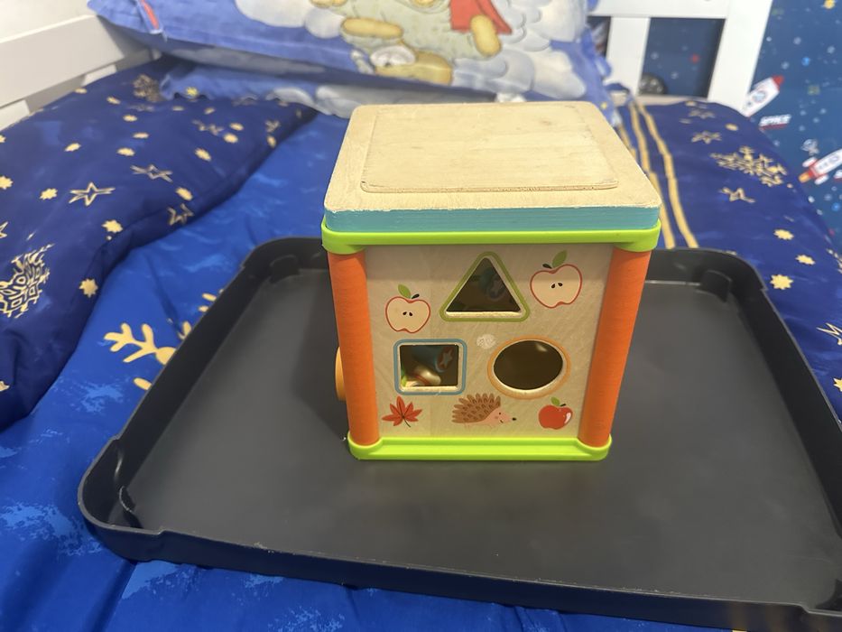 Cub interactiv de lemn
