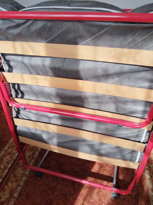 Походно сгъваемо легло с матрак и колелца