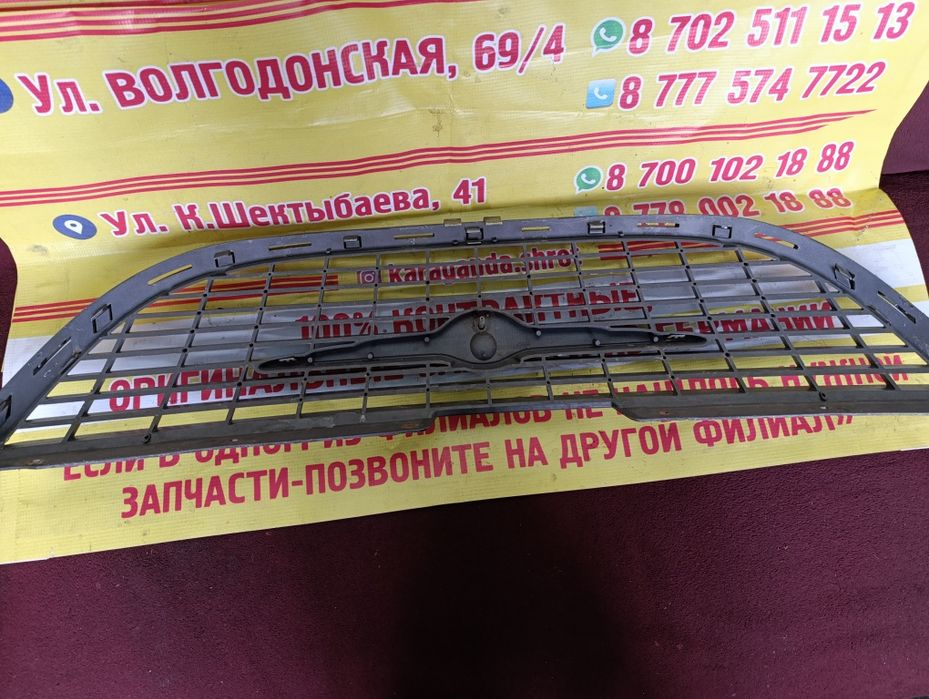 Решетка радиатора на Крайслер Вояджер