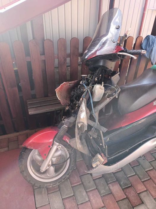 Vând scuter pentru piese
