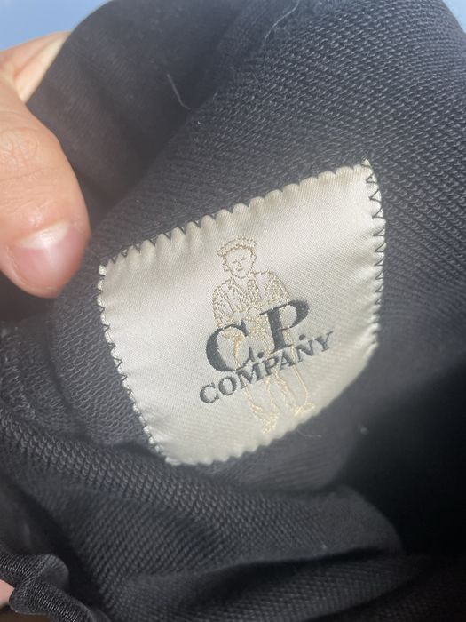 Продавам спортен панталон на C.P Company размер S