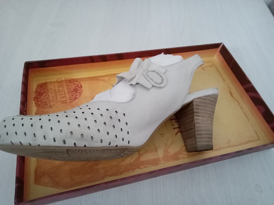 Шикарные белые туфли
