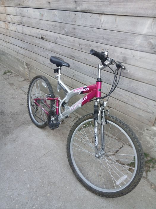 Vând bicicleta ca nouă