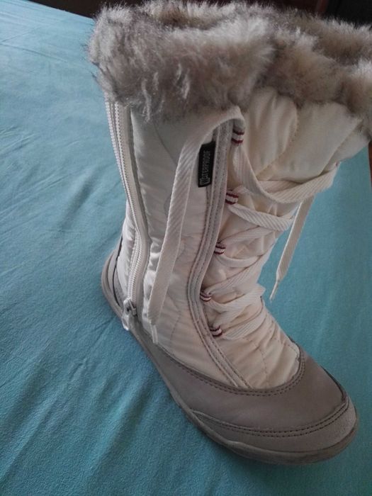 Cizme albe  imblanite pentru fetite