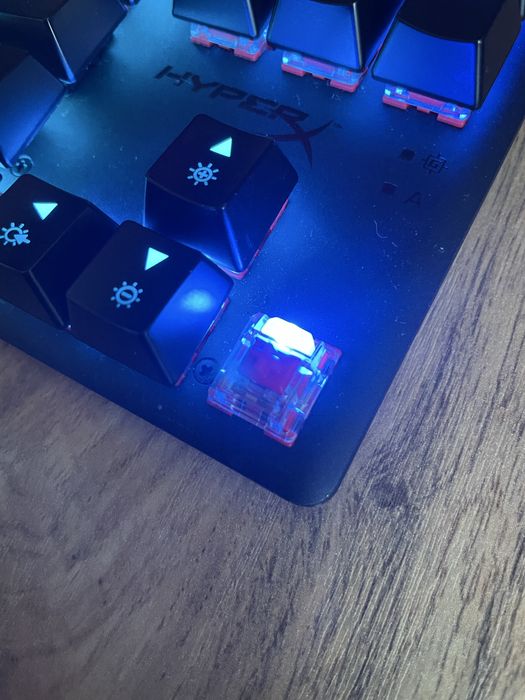 продам клавиатуру hyperx alloy origins core