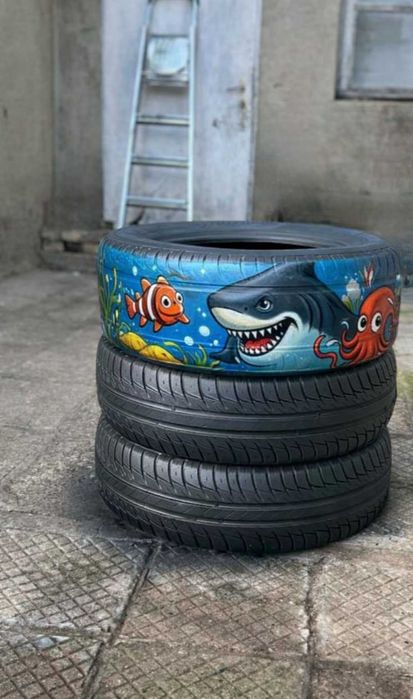 Уникални кошове за боклук или друго от гуми.