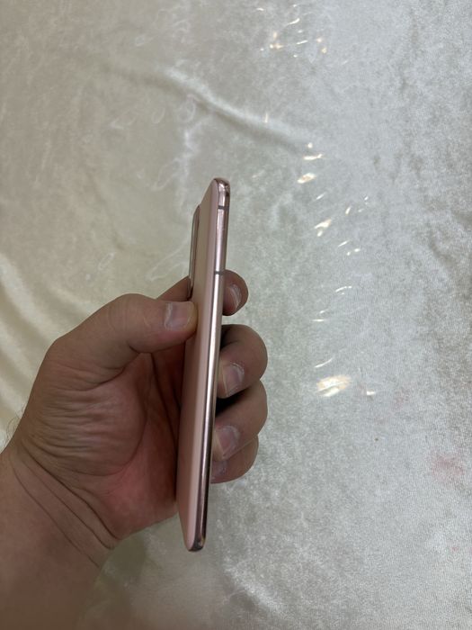 SAMSUNG S21 5g 8/256 bir qo’l ishlatilgan xolati ideal