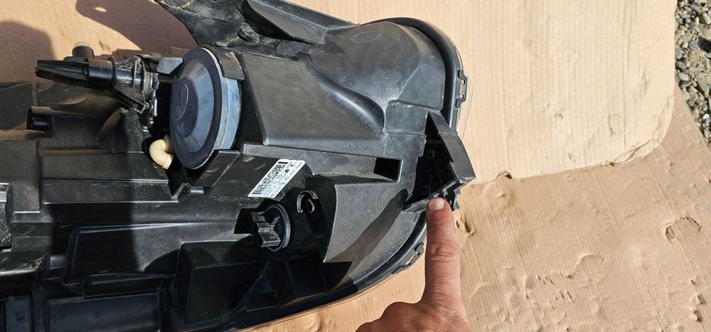 Far stanga Renault Express 2021 2022 / 2023 2024