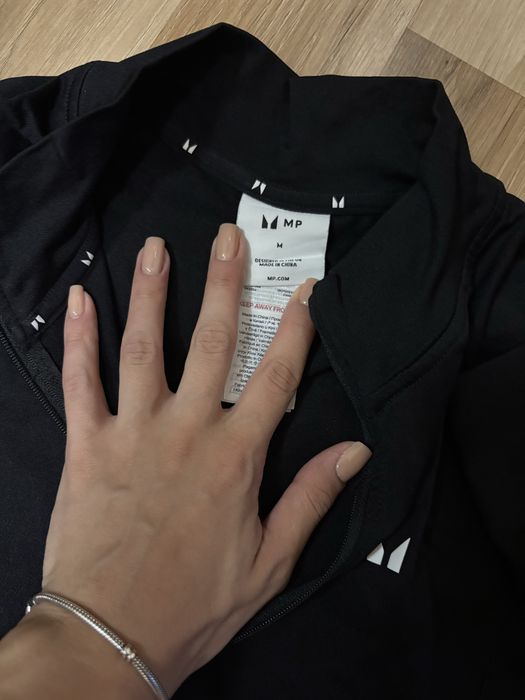 Ветровка, горнище и топ MyProtein