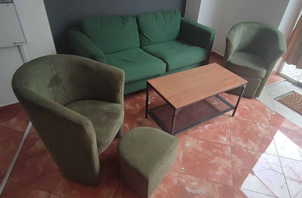 Комплект мебели – диван, 2 фотьойла и маса