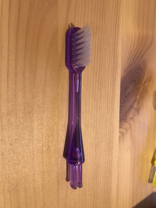 Електрическа четка за зъби с 4 накрайника