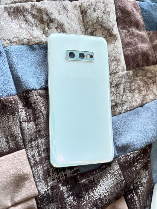 Самсунг s10e продам