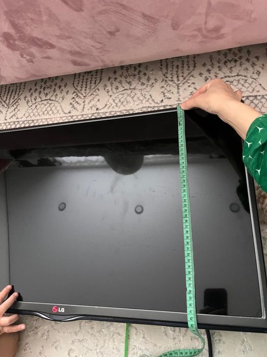 Телевизор LG средний