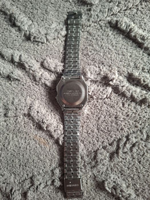 Часы наручные электронные