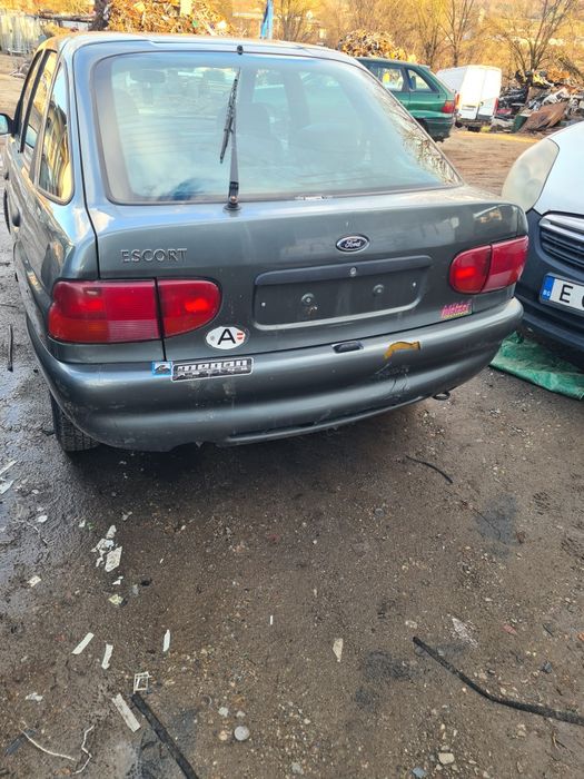 Форд Ескорт 1.4 на части