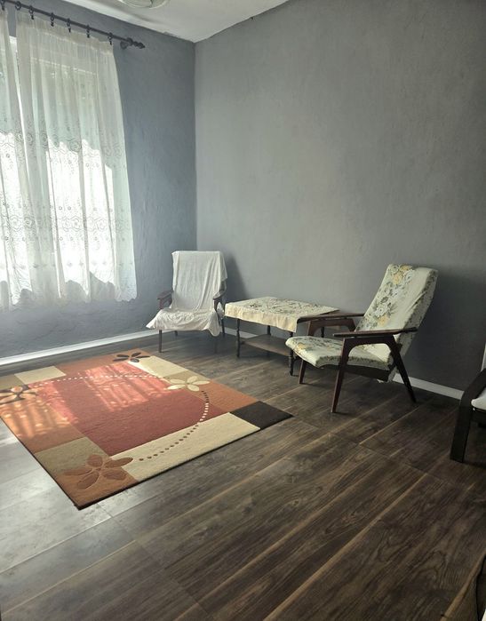 Етаж от къща гр.Кюстендил на алеята