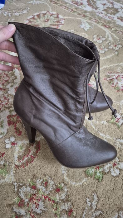 Отдам даром обувь