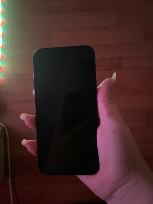 Продам iPhone 12