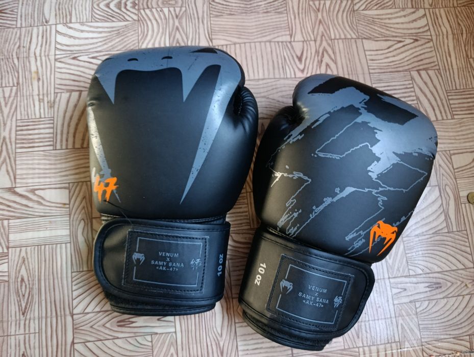 продам боксёрские перчатки