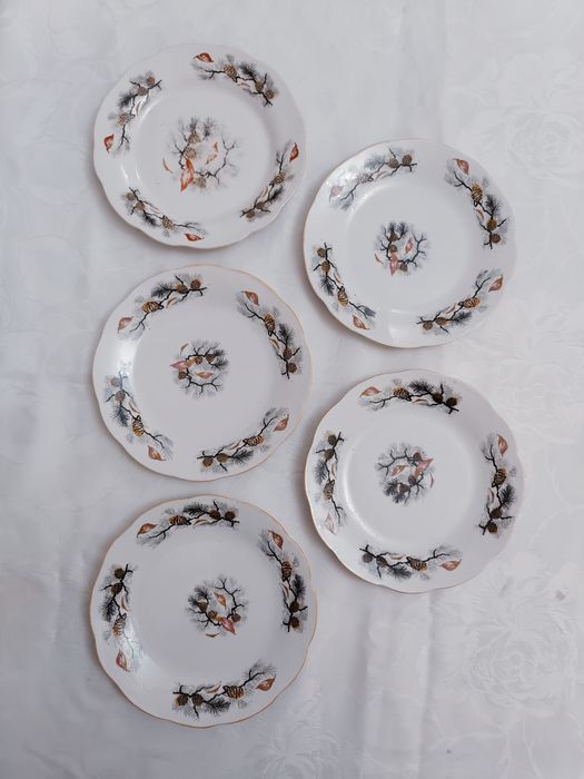 Тарелки, блюдца, салатницы