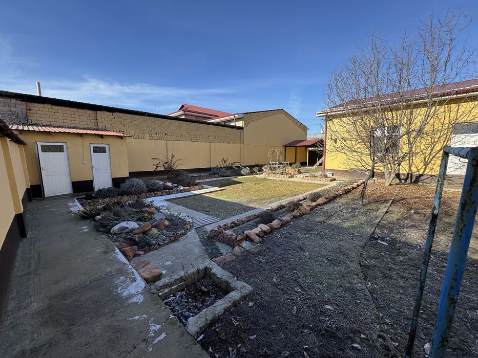 Намунали уй 6+6 сотих, Рохат круги ва Гольф клуби енида, фасад 20х30м