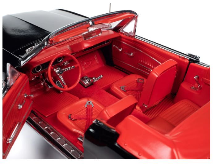 Macheta auto Ford Mustang Convertible (1964.5) 1:18 AutoWorld