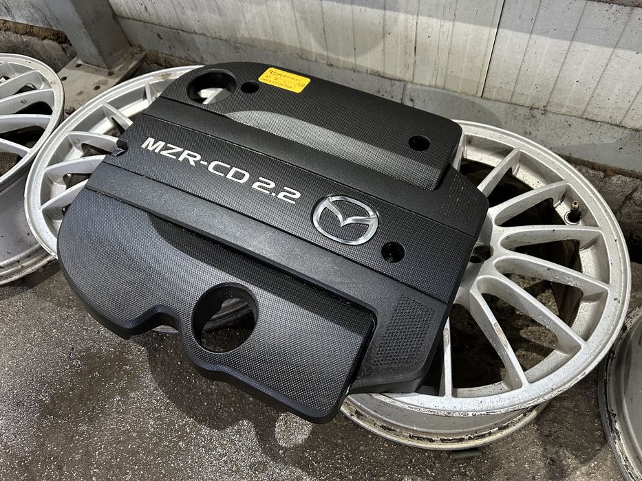 Капак двигател Мазда 6 2.2d след 2008г!