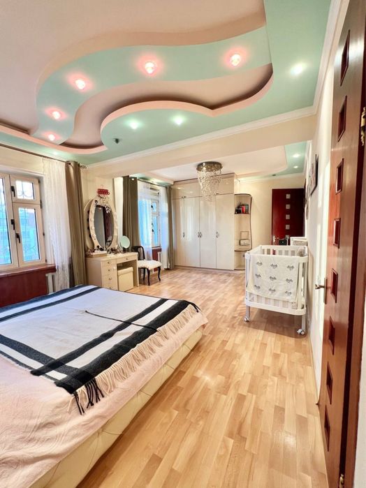 Аренда Oybek Куча Госпиталка 6комната 250кв Акуратний Одамларга берила