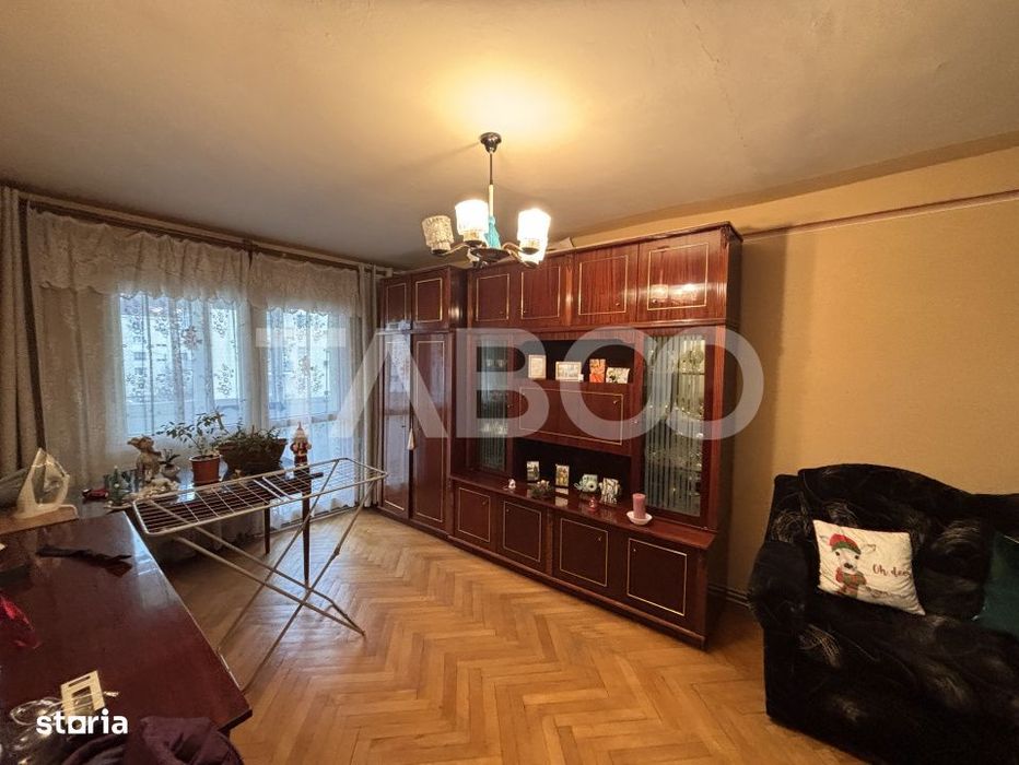 Apartament 3 camere decomandat de vanzare etaj 2   Valea Aurie