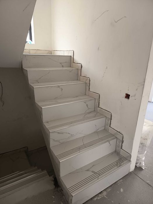 Amenajari interioare  ezecutam gresie faianta gleturi parchet  sapa