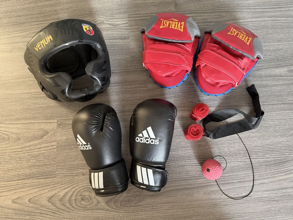 Боксерский набор, перчатки, шлем, лапы