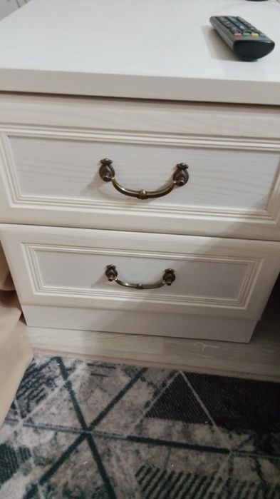 Продам кровать, 2 тумбы и комод