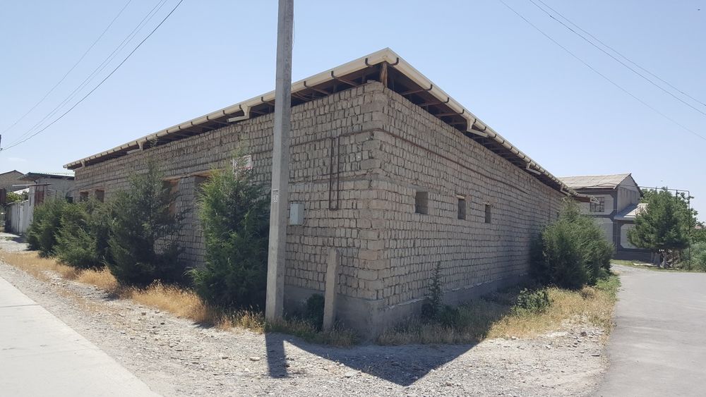 Қуриб битказилмаган уй жой