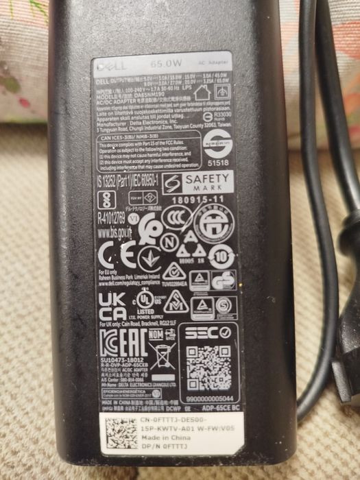 Продавам зарядно за лаптоп