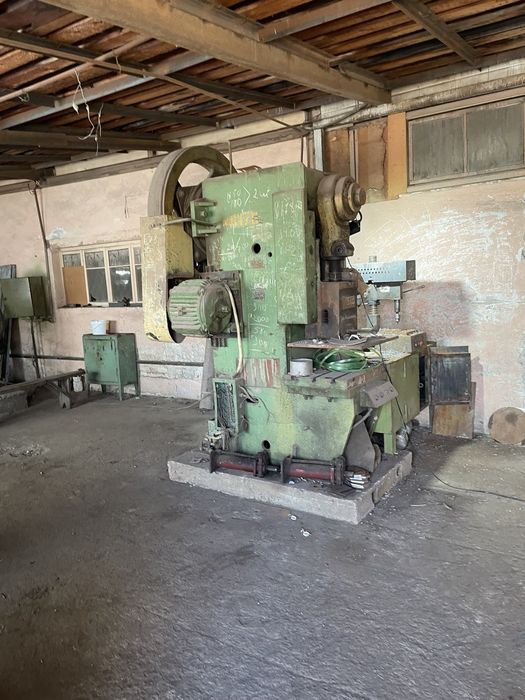 Продаётся производственно -складская территория 66 соток.