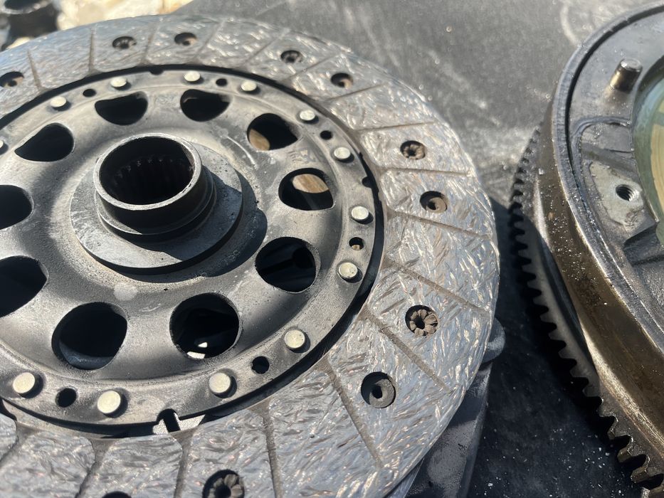 Комплект маховик и съединител за бмв e90 e91 e60 e87 320d bmw маховик