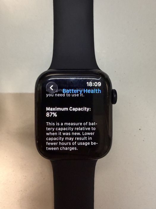 Apple Watch SE (Gen 2) 44mm midnight (87% battery health)