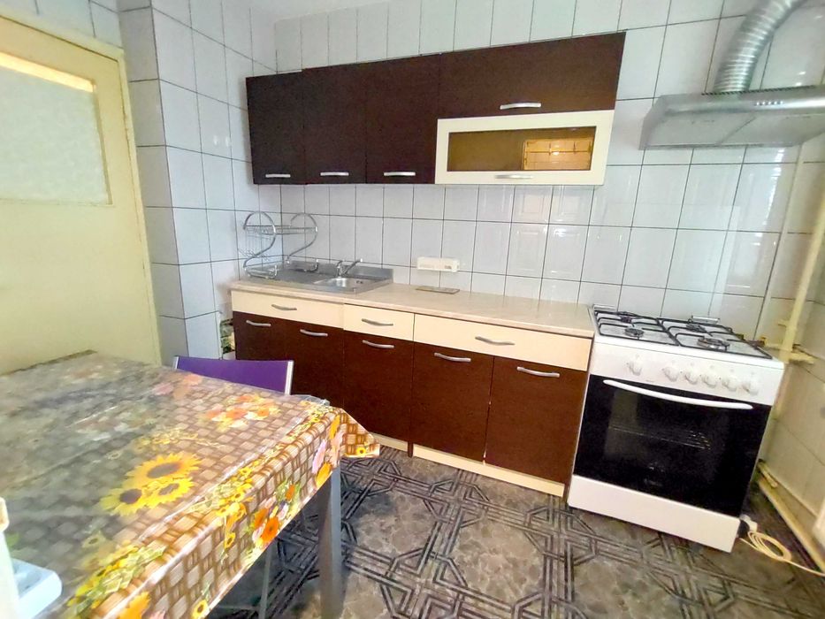De Inchiriat  Apartament  3  camere , zona Drumul Taberei -Raul Doamnei suprafata utila 61 m ,Parter bloc 4 etaje