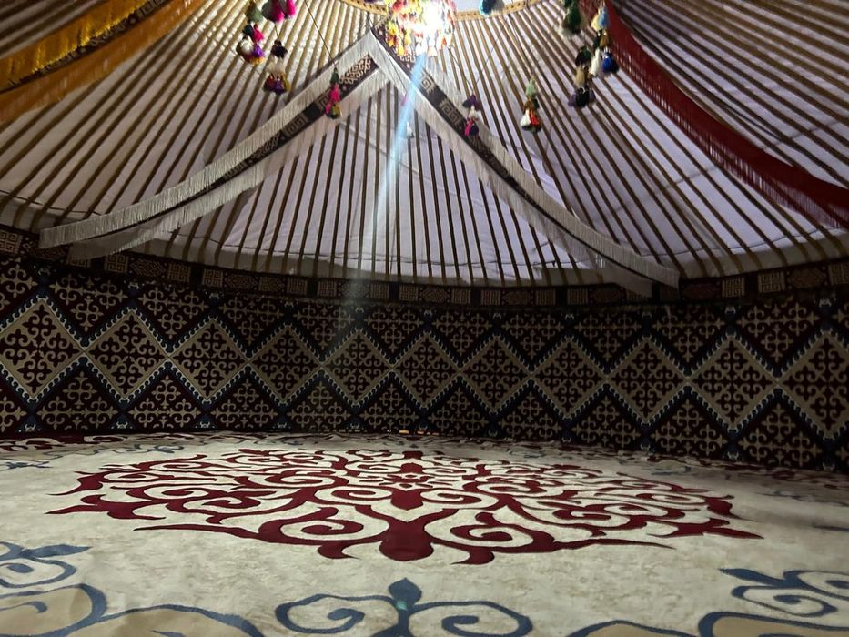 Киіз үй. Қара үй  юрта. Қол өнер