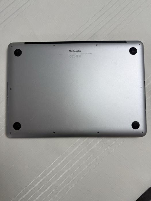 Vând MacBook pro 13
