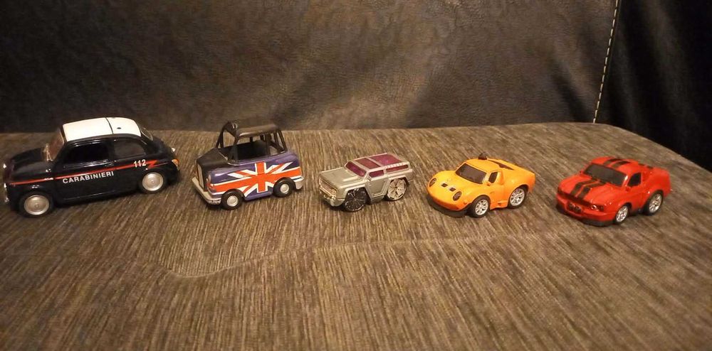 Продавам колички.